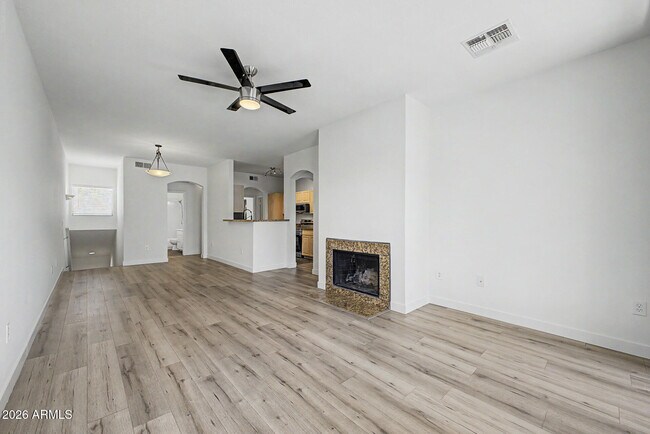 Building Photo - 1411 E Orangewood Ave
