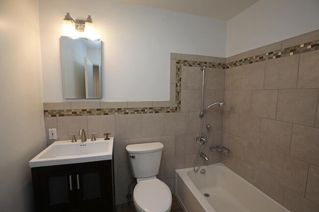 Building Photo - 3994 Maricopa Dr