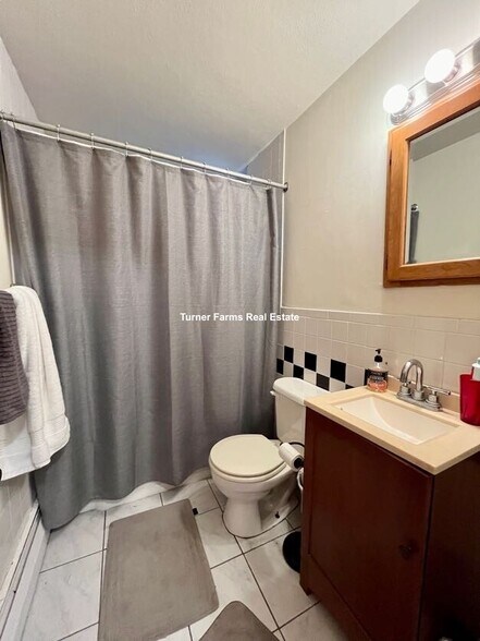 Building Photo - 108 Perkins St