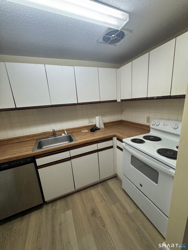 Building Photo - 184 Burgundy Hill Ln