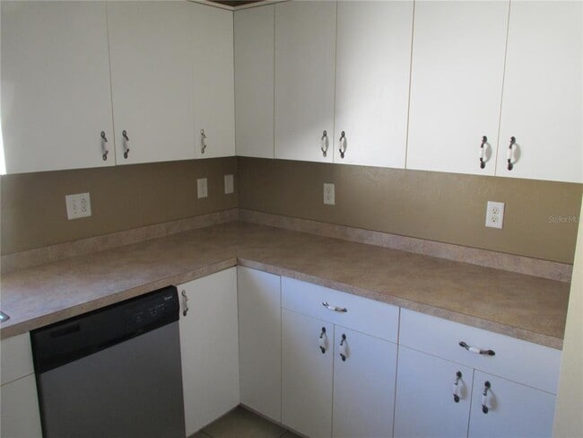 Building Photo - 464 Hippel St