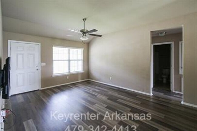 Building Photo - Beautiful East Fayetteville 3 bedroom/2 bath home!