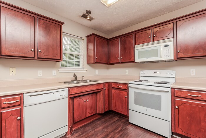 Building Photo - 534 Wildwood Dr