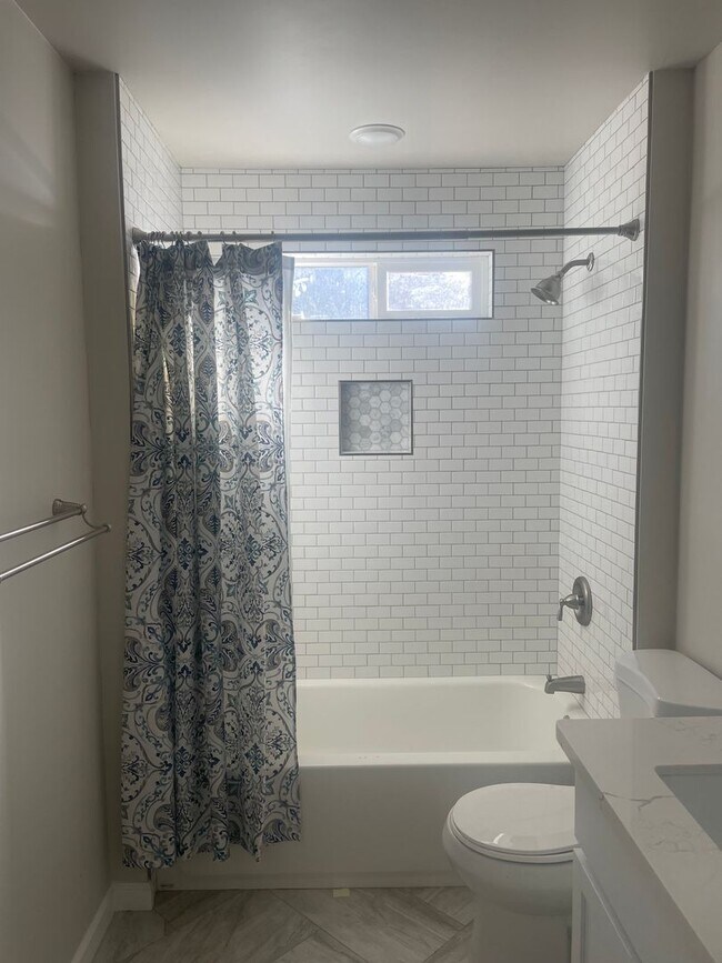 Building Photo - 5553 Elm Ln