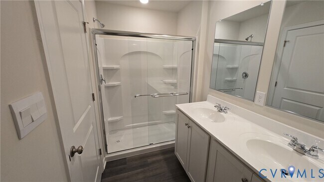 Building Photo - 6013 Banyan Ln