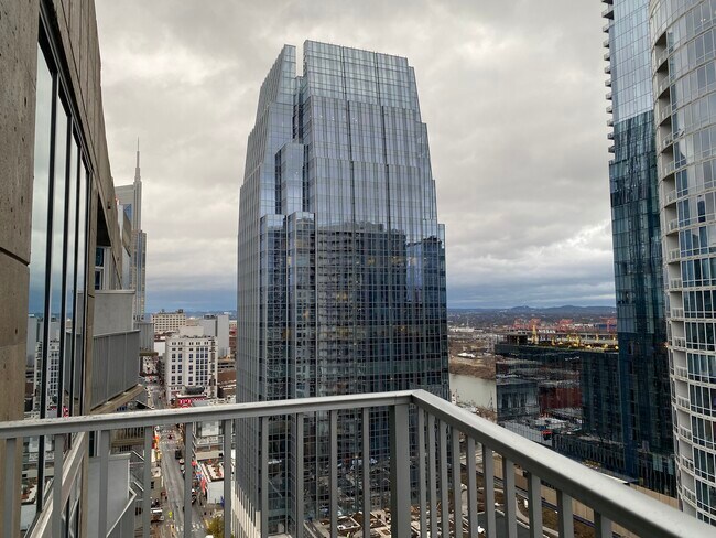 Building Photo - 301 Demonbreun St