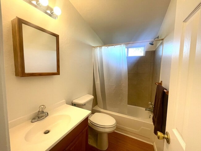 Building Photo - 3 bedroom in Chino!