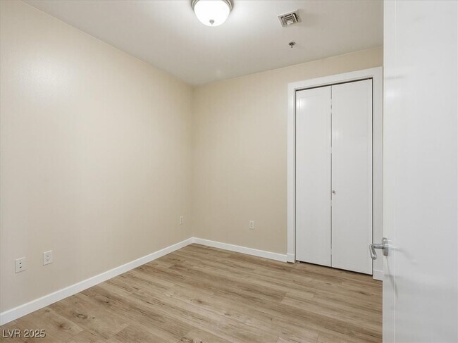 Building Photo - 4575 Dean Martin Dr