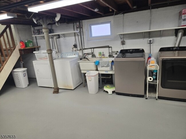 Building Photo - 305 Kennedy Dr