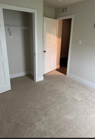 Building Photo - 672 Armstrong Ave