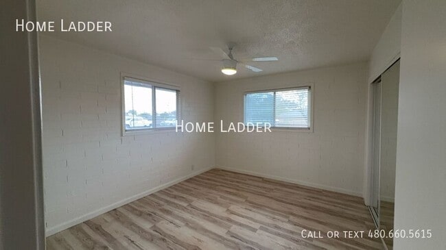 Building Photo - 842 N Las Palmas Dr