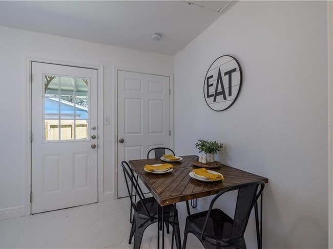 Building Photo - 906 Capitol Ct