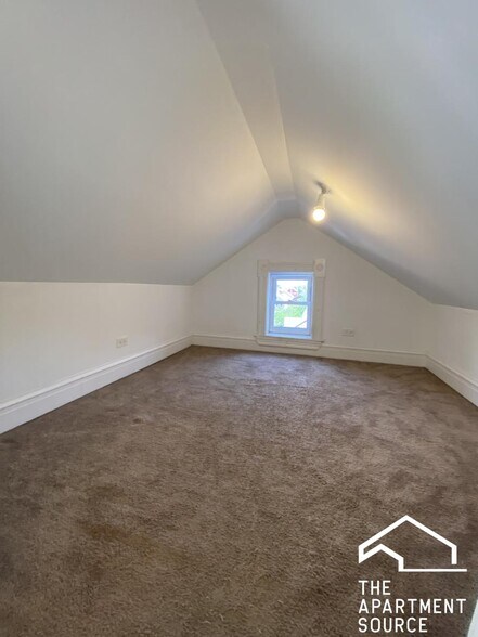 Building Photo - 1822 S Throop St