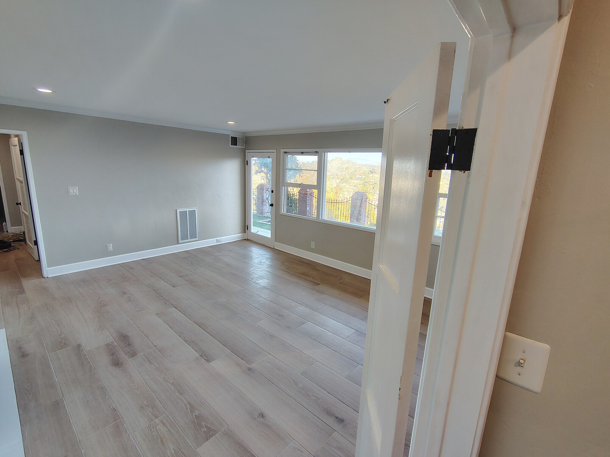 Building Photo - 4343 Valle Dr