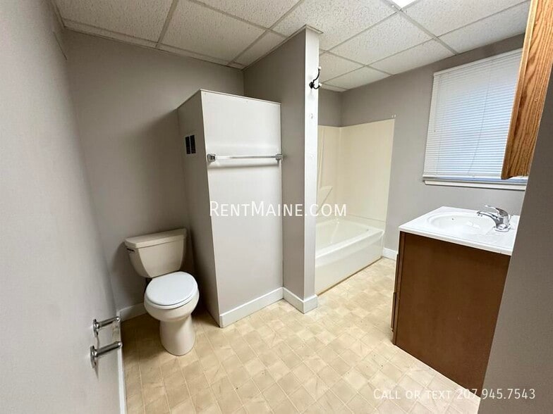 Building Photo - 119 Main St