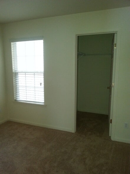 Building Photo - 720 Ferris Way