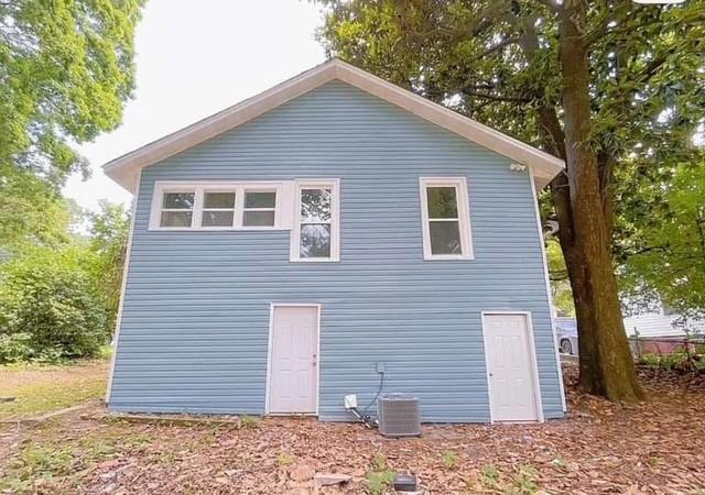 Building Photo - 535 Lake Dr