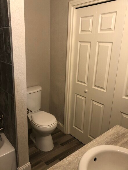 Building Photo - 812 Hardy Springs Cir