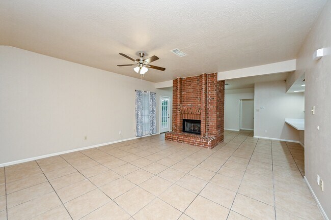 Building Photo - 72 Laughing Brook Ct