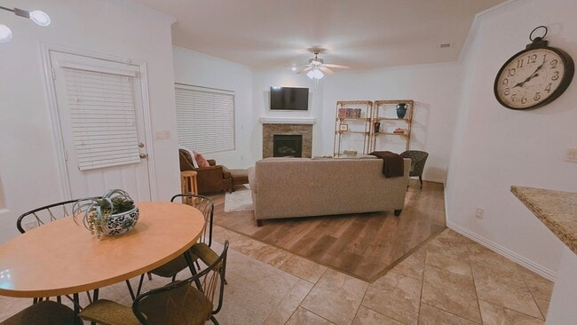 Building Photo - 7309 Raphael St