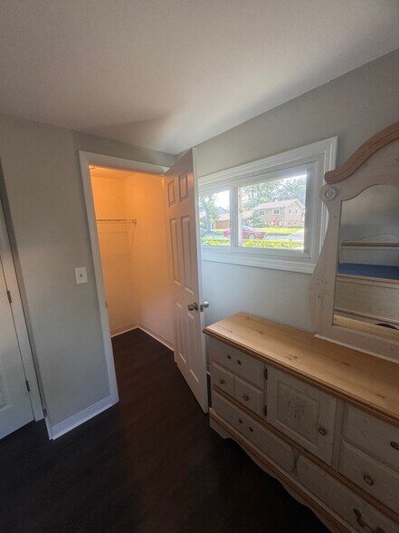 Building Photo - 555 Baxter Ln