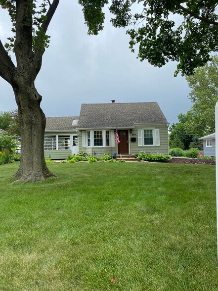 Primary Photo - 805 Pershing Ave