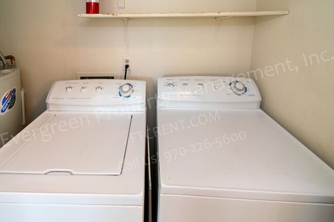 Building Photo - Great 2 bed 1 bath Condo in a Great Location!