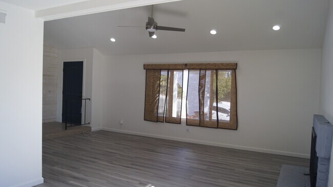 Building Photo - 27403 Garza Dr