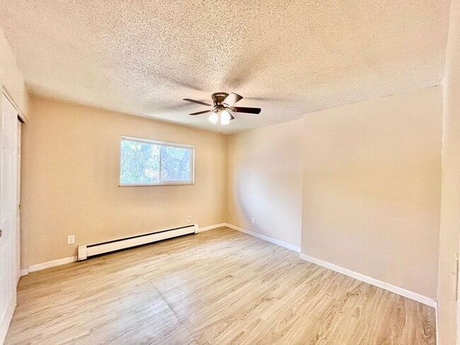 Building Photo - Beautiful 2 Bedroom Town Home!