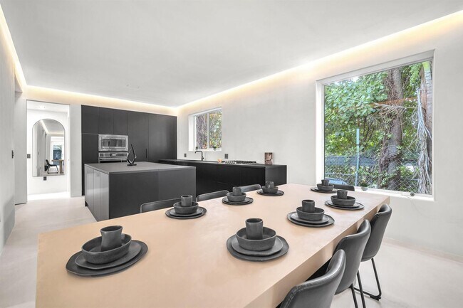 Building Photo - 120 NE 25th St