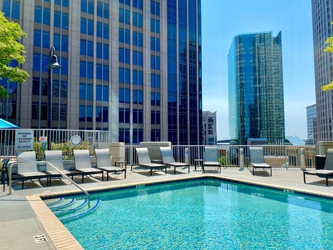 Building Photo - Uptown Condo with AMAZING VIEW!