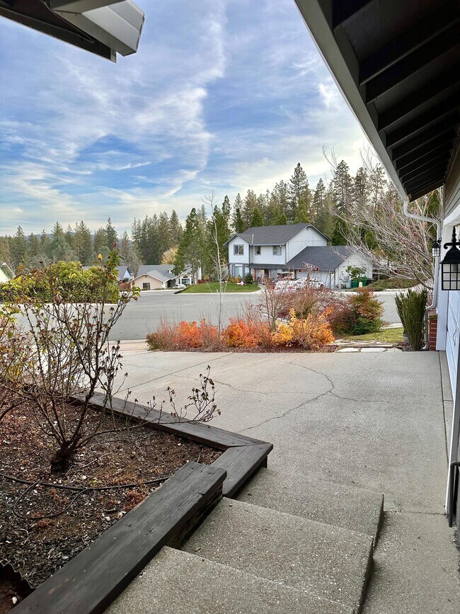 Building Photo - 148 Castlemont Dr