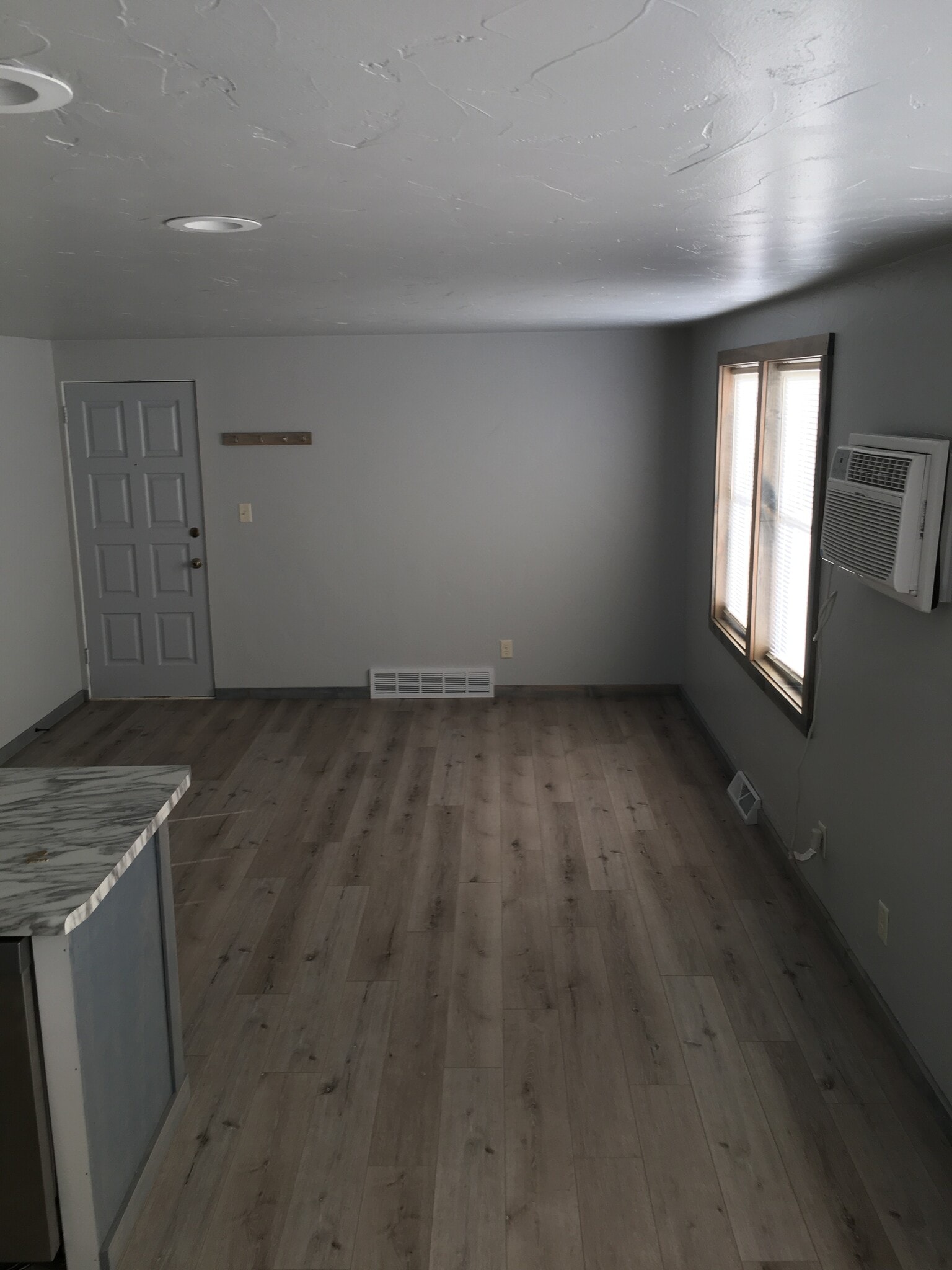 Entrance from common area - 1433 Witzel Ave