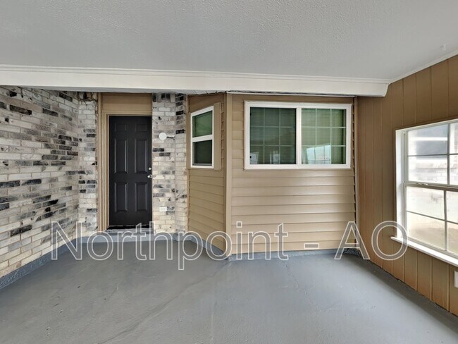 Building Photo - 3207 Daniel Dr