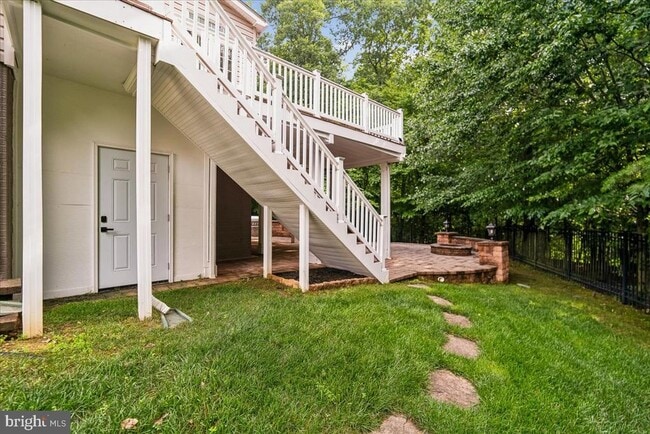Building Photo - 743 Seneca Dr