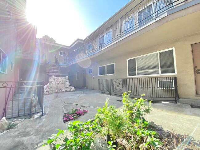 Building Photo - 1541 N Formosa Ave