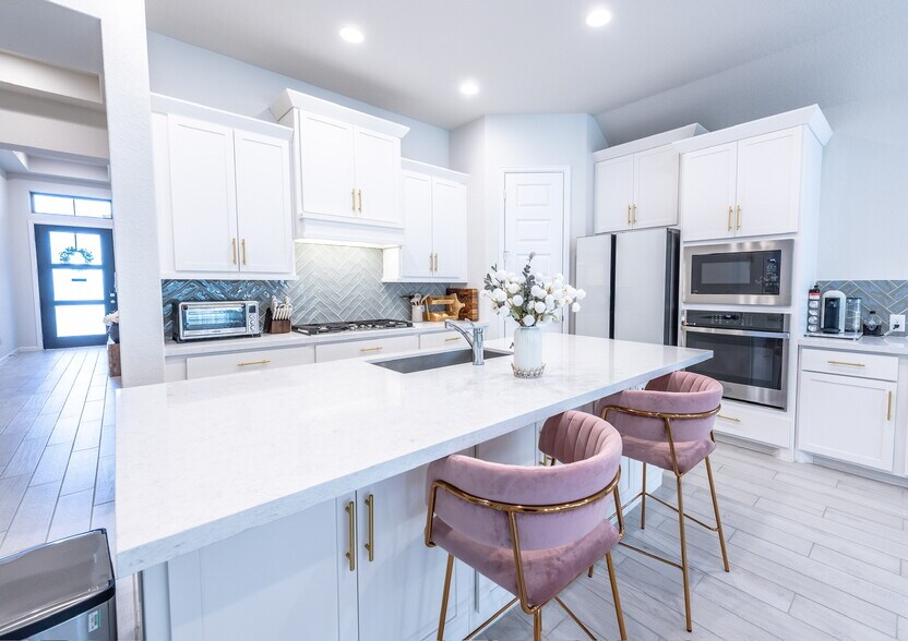 Building Photo - 14336 Apache Wls