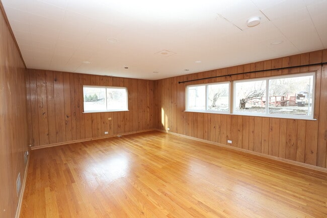 Building Photo - 9622 N Kildare Ave