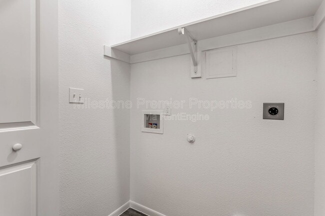 Building Photo - 2405 N Hickory St