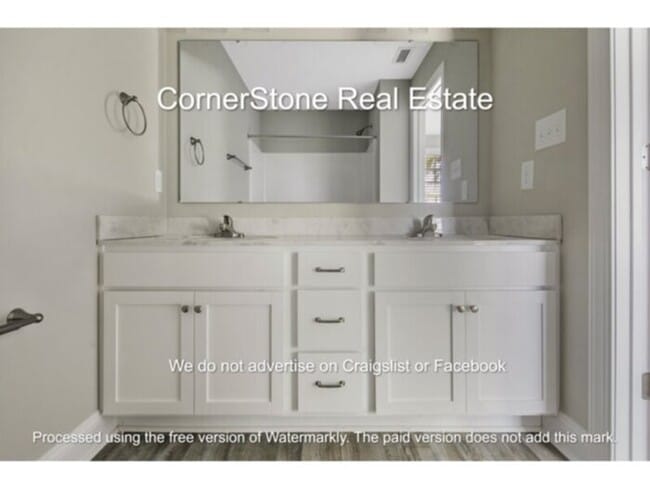 Building Photo - 2854 Little Dr