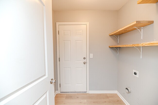 Building Photo - 2441 Westgate Dr