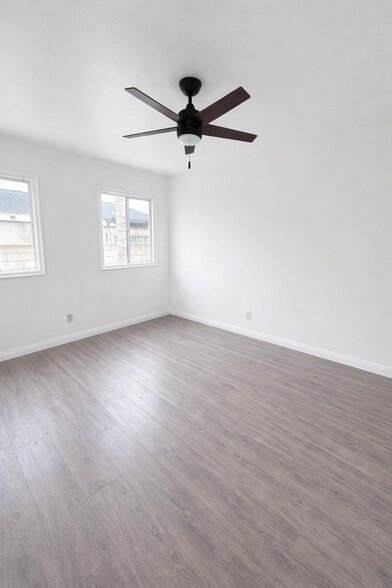 Building Photo - 617 E 109th St