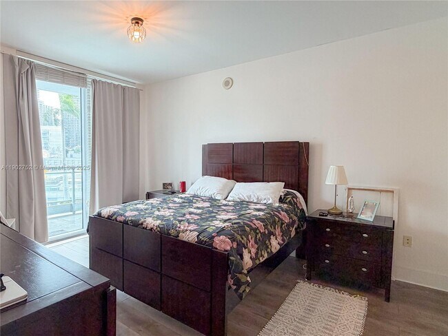 Building Photo - 90 SW 3rd St