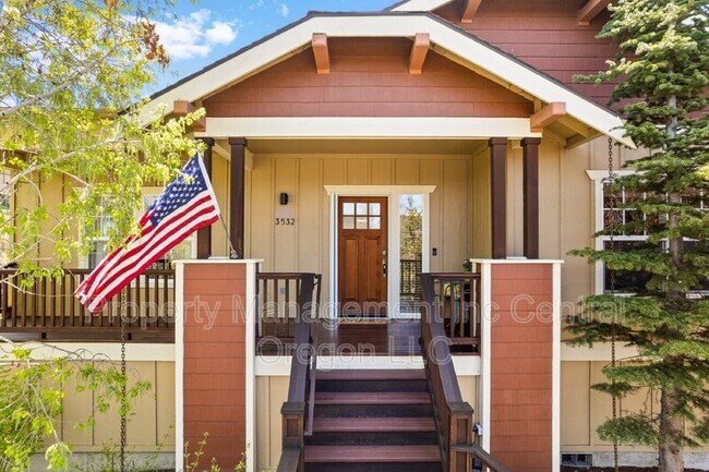 Building Photo - 3532 SW Salmon Ave