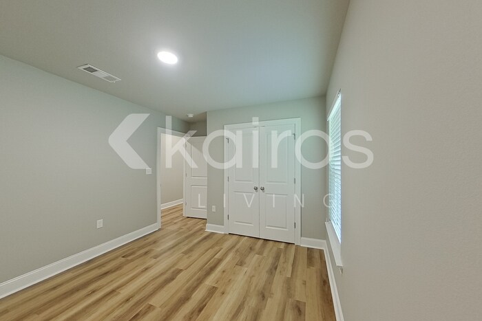Building Photo - 22871 Balsam Dr