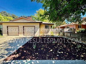 Building Photo - Spacious and Updated 3-Bedroom Duplex in Fair Oaks – Available Now!