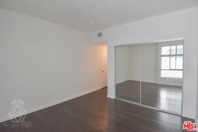 Building Photo - 1727 Glendon Ave