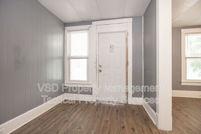 Building Photo - 1583 E 84th St