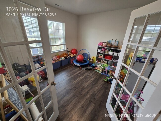 Building Photo - 3026 Bayview Dr