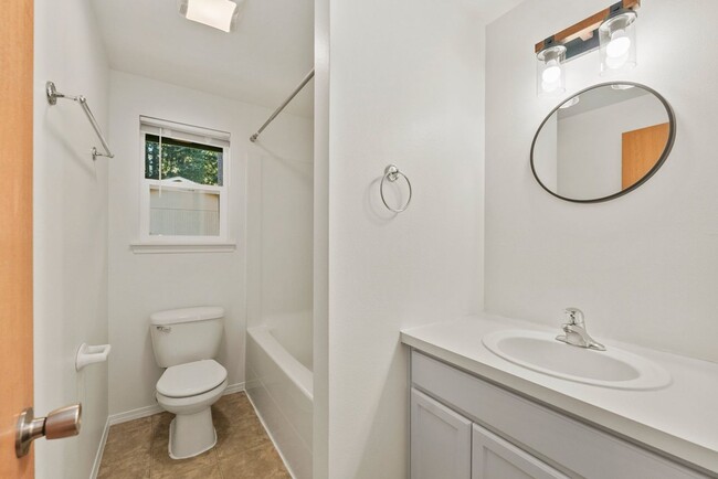 Building Photo - Clearwood Community Home in Yelm For Rent!...